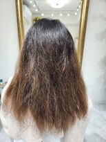 ココベロビビ(cocoBELOvivi)&nbsp;ブリーチとビビり毛を酸性縮毛矯正