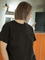 スーク(Suq.)&nbsp;ハイライトカラー×白髪ぼかし×抜け感ボブ