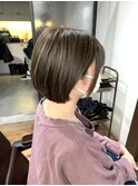 ハイライトグレージュミルクティーカラーフェミニンショート