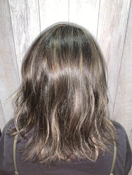 えほん美容室 夏のハイトーンカラー♪