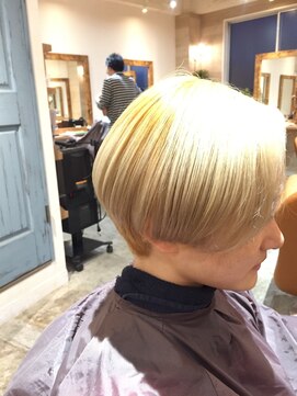 ヘアーメイクアンドネイル ヴォーグ(Hair Make&Nail VOGUE) ホワイトカラー