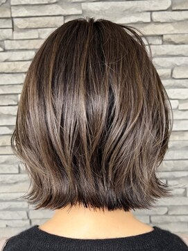 ハイバレーヘアーメゾン(HIGH VALLEY HAIRMAISON) ミニボブ　グレージュ　外ハネボブ　くびれボブ　レイヤーボブ