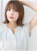 カーキベージュ　フレンチカジュアル　外ハネスタイル