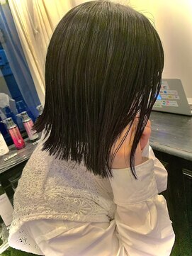 ジエクト アイロ(The Ect ilo) 外はねボブの方もサラサラに！