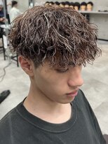 イーラ(era)&nbsp;ツイストスパイラルパーマメッシュ茶髪刈り上げ眉毛