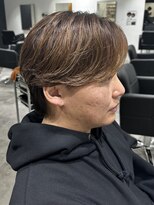 ヒュイル バイ ニアウ(Hwyl by Niau)&nbsp;メンズセンターパートウルフニュアンスパーマ刈り上げ