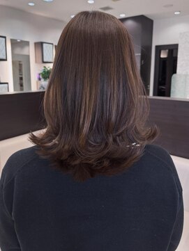 ヴィサージュ ギンザ VISAGE GINZA 大人可愛いミディアムレイヤースタイル