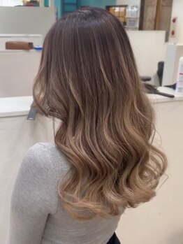 【大通駅徒歩3分】大人女性に支持！バレイヤージュ・ハイライトのブリーチカラーでお洒落なスタイルに★