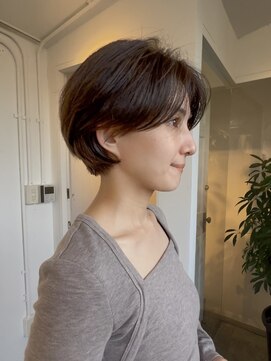 たっぷりレイヤーのフレンチショートボブ20代30代40代