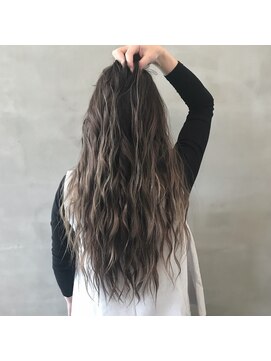 リリ(Riri) ベージュ系グラデーションハイライト