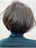 20代30代大人可愛いアッシュベージュくびれボブ耳掛け透明感