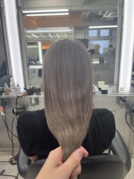 イキ 表参道(iki omotesando) ミディアムヘア/スラッシュ/グレージュカラー/デザインカラー