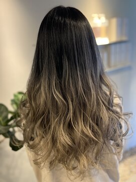 モアバイエフ(MORE byF) グラデーション