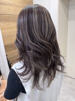 ジゼル(gisele)&nbsp;白髪ぼかしハイライト