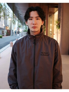 メイクス 表参道(MAKE'S omotesando) 【存在感と色気を引き出す、パーマ×センターパート】