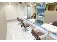 ガルボヘアー 心斎橋店(garbohair)の雰囲気（シンプルで可愛い店内♪ビル6階にあります♪）