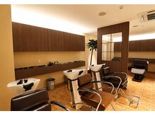 クリーク ノイズ ヘア 大手町店(CLIQUE noise hair)の雰囲気(落ち着いた雰囲気のシャンプー台でお客様に癒しのひと時を。)