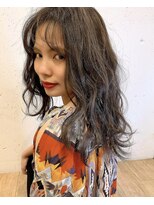 クマ(kuma.)&nbsp;ラベージュカラー/ミディアムヘア/ゆるウェーブ