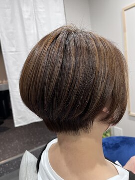 ココヘアー(hair) 白髪ぼかしハイライト×ショートボブ