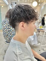 ロミーオム 本厚木(ROMMY. Homme)&nbsp;刈り上げツーブロックスパイラルパーマ無造作パーマメンズヘア