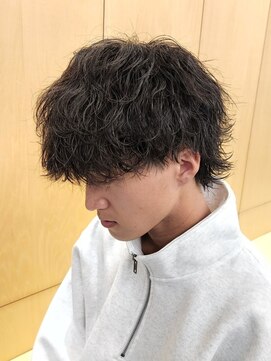 ニアウ 高崎店(Niau) マッシュウルフツイストスパイラルパーマ波巻きメンズ高崎眉毛