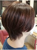 大人可愛いえりあし長めショートスタイル/首長効果/30代40代50代
