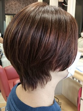 ヘアークリアー 春日部 大人可愛いえりあし長めショートスタイル/首長効果/30代40代50代