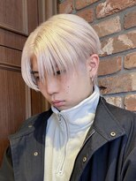 ホワイトカラー ブロンド くすみベージュ ハンサムショート
