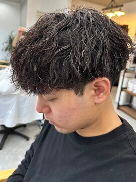 フゥ 宇都宮(FeU) 緩め波巻きスパイラルパーマシャドウパーマメンズマッシュウルフ