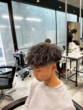 イーラ(era) ツイストスパイラルパーマ/メンズ/刈り上げ/眉毛/ツイスト