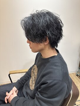 アメラボ 植田山店(Amelab) 【スクリューパーマ】黒髪 ウルフ ミディアム センターパート