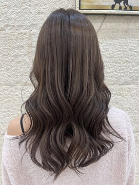 ティンク 天神(Tink) 【艶髪】ヨシンモリ風くびれロング×透明感グレージュ