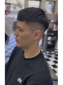 ケーエムシーセントラルルーツ(KMC Central Roots) メンズカット+スキンフェード