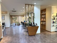 エピ 余戸店(epi)の雰囲気（植物のある広々とした店内でお席同士の間隔も十分◎）