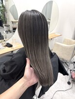 チザン(TIZAN)&nbsp;外国人風バレイヤージュ×シルバーグレージュ