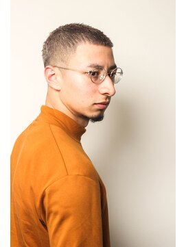 メリケンバーバーショップ フクオカ(MERICAN BARBERSHOP FUK) サイドパートショートセミウェットワイルドアップバングテクノ98