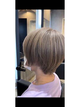 ゴートヘアトヨナカ(GOAT hair Toyonaka) ミルクティーショートボブ