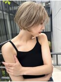 海外ヘア ハイトーン耳掛けボブ プラチナブロンド A0527