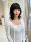 ミディアムレイヤーウルフカット顔周りカットブルーブラック