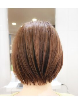 ムーア(MUA) ショートボブ