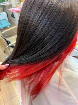 ヘアメイク ゼロサンヨンゴ(Hair Make 0345) 赤インナーカラー　《高倉麻未》