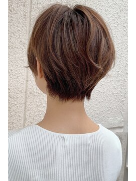 レウナ 外苑前(Reuna) 大人可愛い ショートボブ 小顔 ハンサムショート 30代40代 黒髪