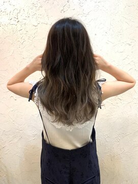 フロール(Flor) 【flor 戸塚】*フェザーロング+プラチナアッシュ