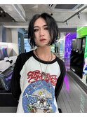センターパート黒髪ゴスメンズボブ