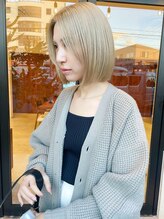 フルール(hair place Fleur) 切りっぱなしボブ×シルバーミルクティーベージュ