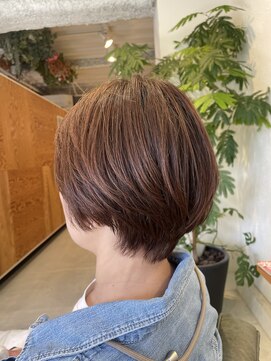 ニジチャウ(Nijichaw) ふんわり丸みシルエットで上品＆若見えを叶える大人ショートボブ