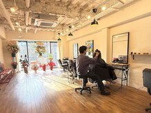 オルトレ(Oltre)の雰囲気（2階で大きな窓が着いているので開放感抜群）