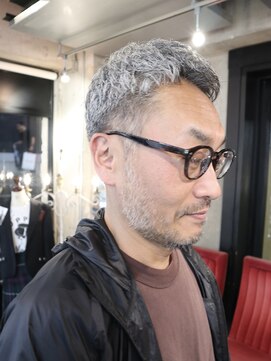 リリズカットクラブ(LILI'S CUT CLUB) バーバースタイルテーパーフェードカットツーブロックビジネス