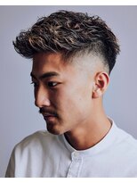 ゴールドシブヤ(GOALD SHIBUYA)&nbsp;アップバンクパーマフェードスタイル