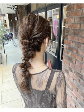 トータルビューティ ジェム バイ ヘアタイム(TOTAL BEAUTY gem by HAIR TIME) 編みおろしヘアアレンジ